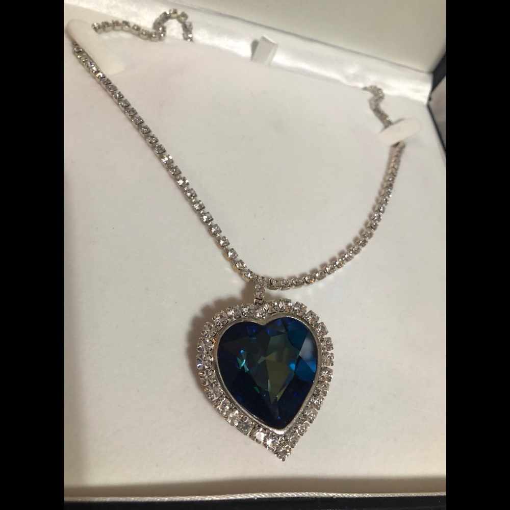Titanic “Heart of the Ocean” Swarovski necklace!💙
